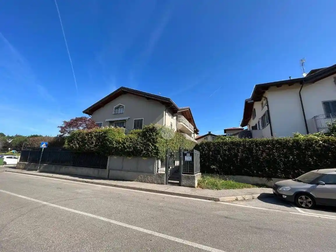 Appartamento in vendita a Lesmo