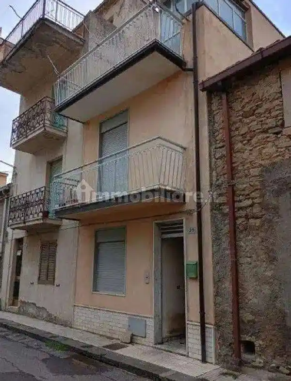 Casa indipendente in vendita a Montalbano Elicona