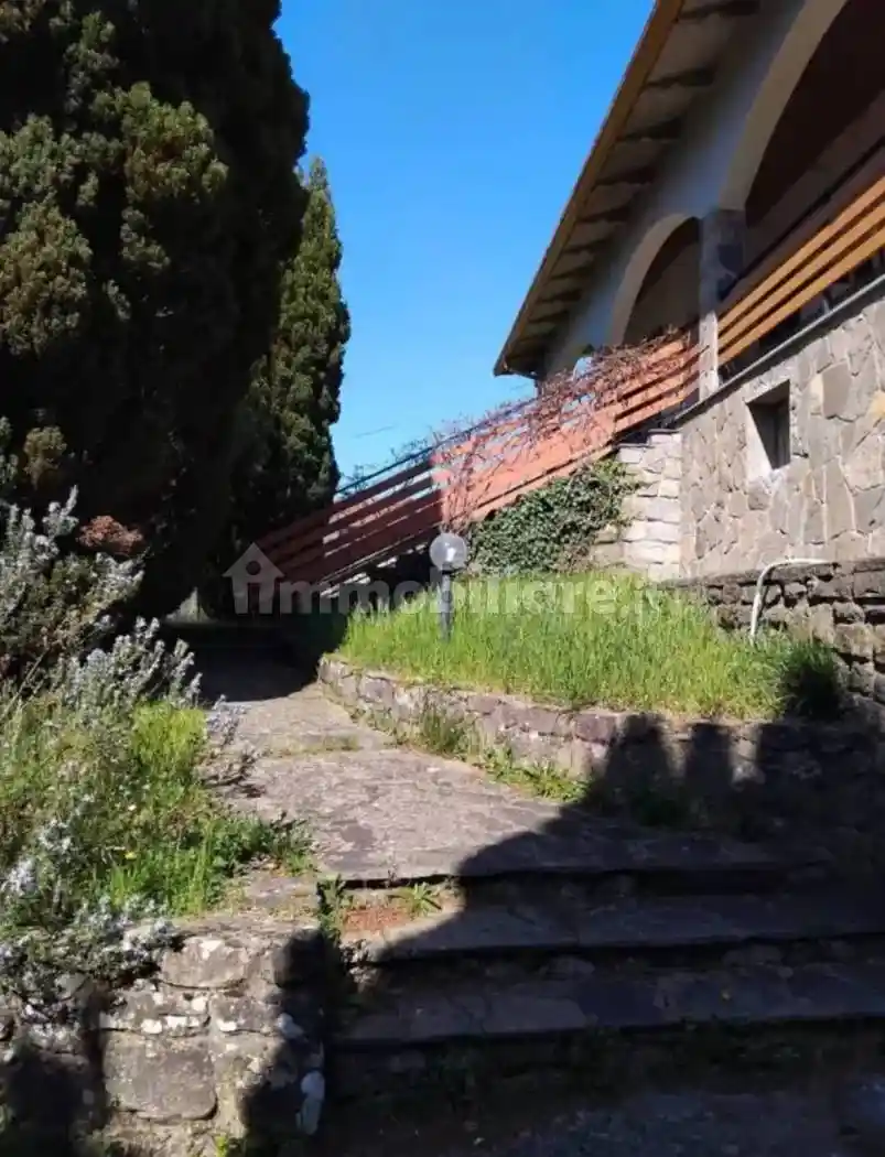 Villa in vendita a Comano