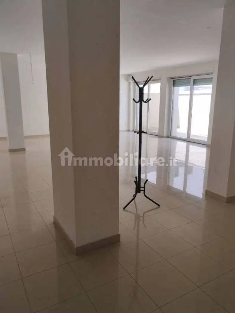 Palazzo - Edificio in affitto a San Giovanni Teatino