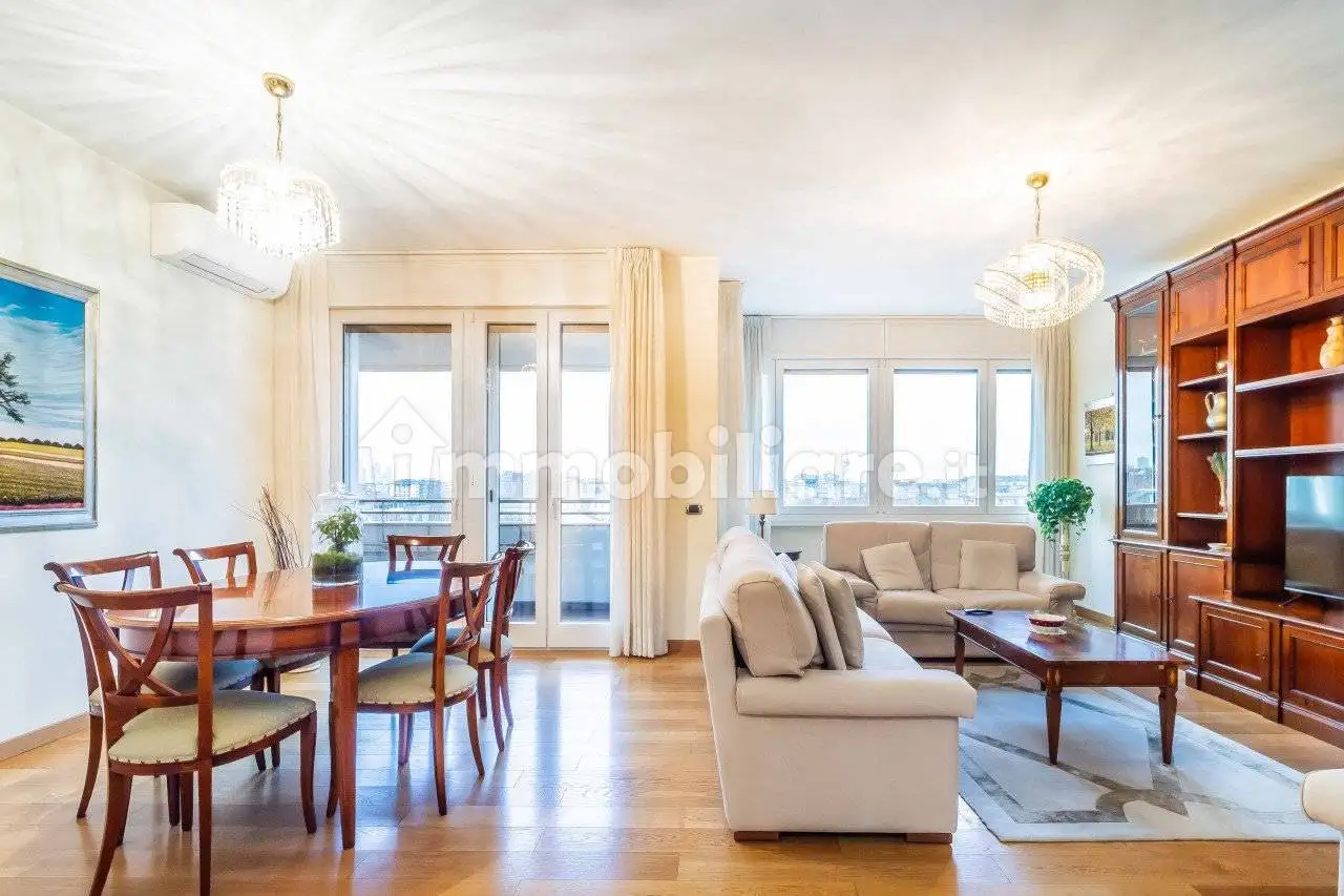 Penthouse - Attic in vendita a Milan