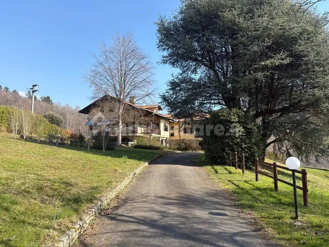 Villa in vendita a Pollone