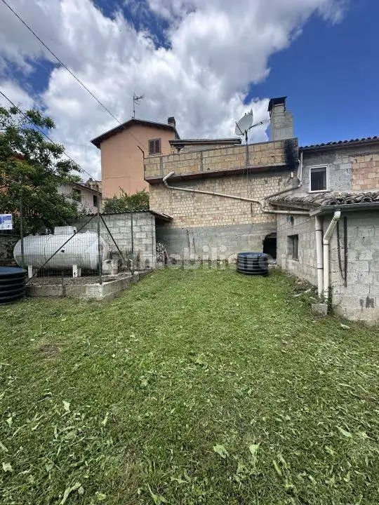 Villa in vendita a Tossicia