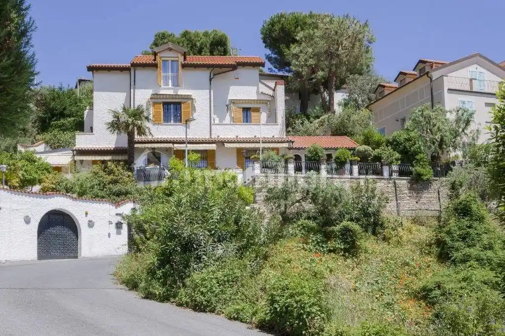 Villa in vendita a Alassio