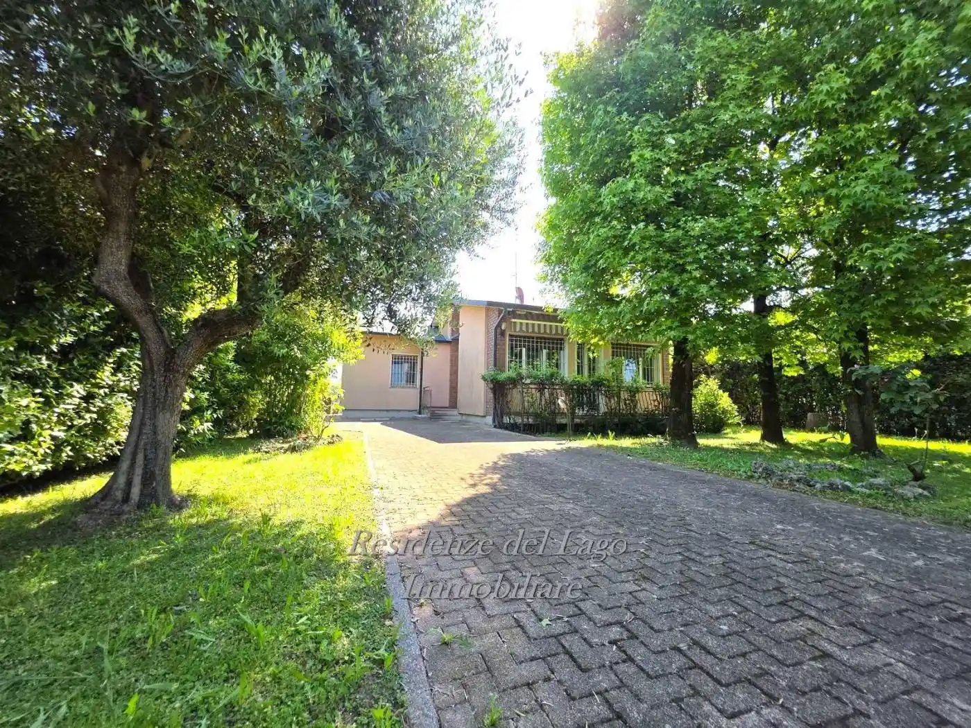 Villa in vendita a Peschiera del Garda