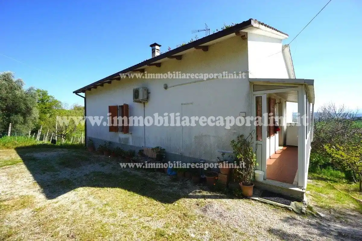 Rustico - Casale in vendita a Montecassiano