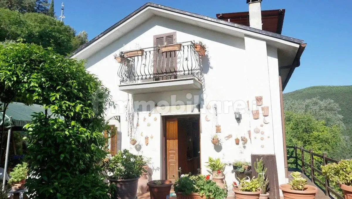 Villa in vendita a Poggio San Lorenzo