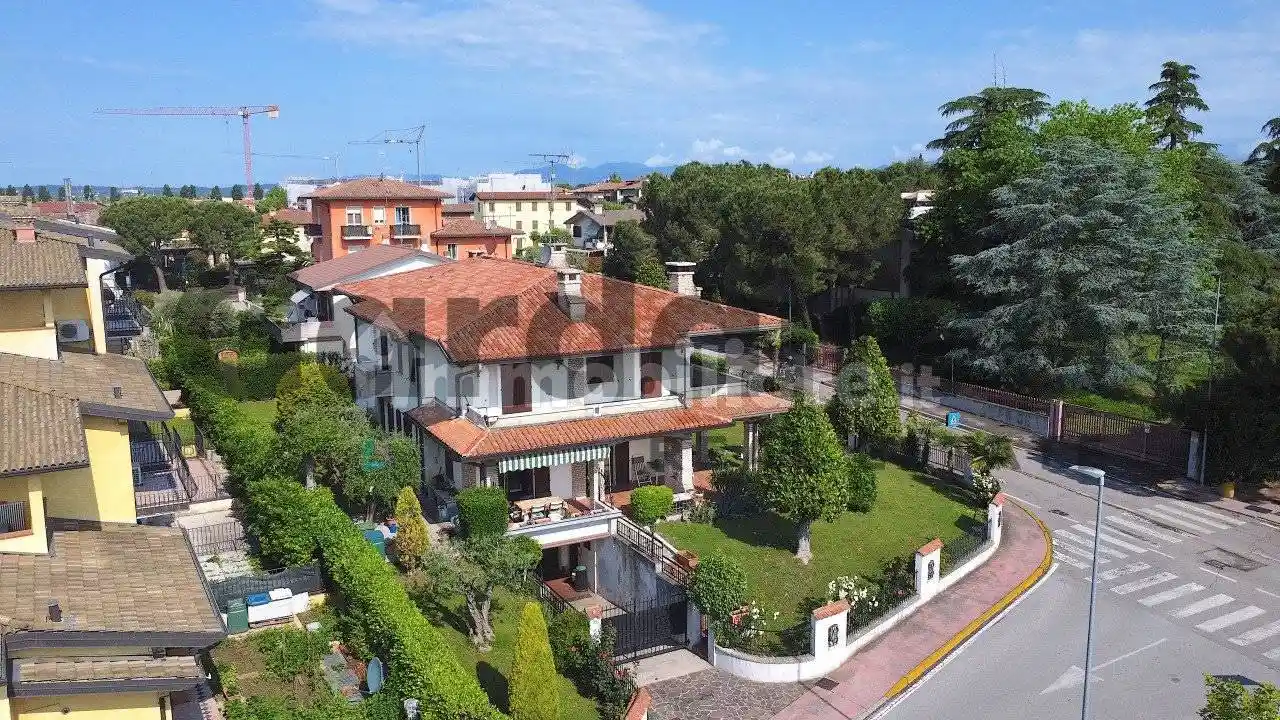 Villa in vendita a Sirmione