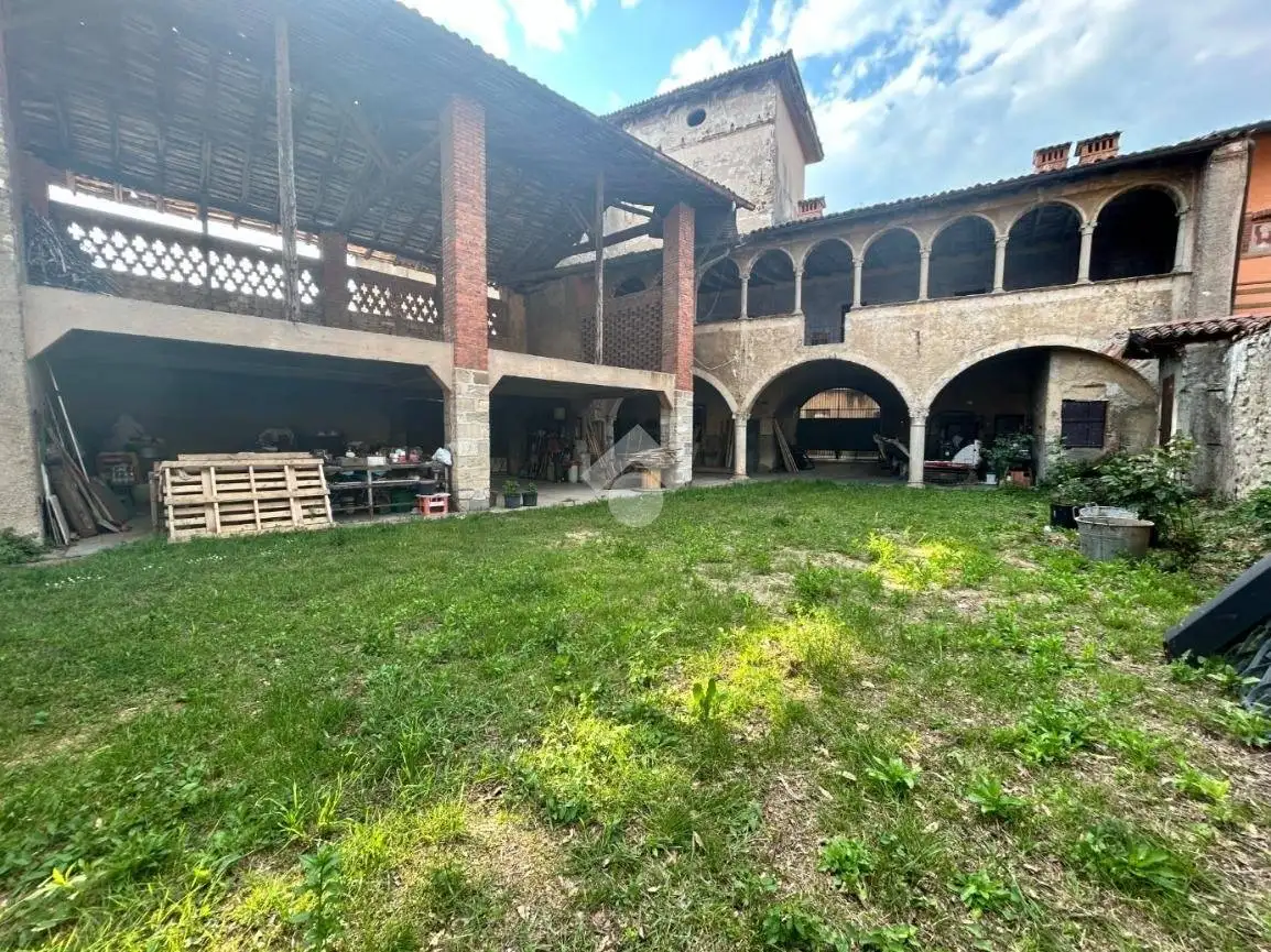 Palazzo - Edificio in vendita a Gorlago