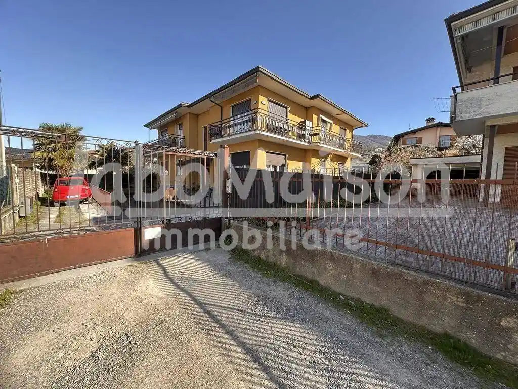 Villa in vendita a Gavirate