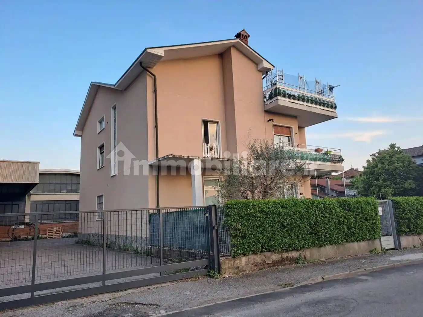 Appartamento in vendita a Carugo