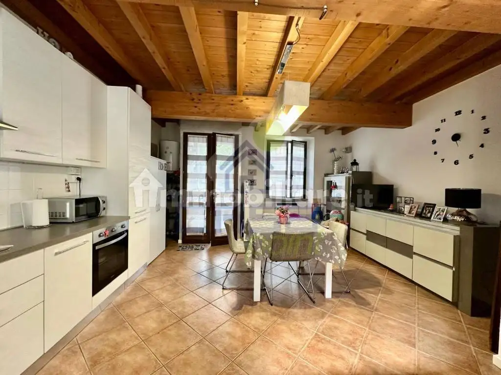 Palazzo - Edificio in vendita a Castelvisconti