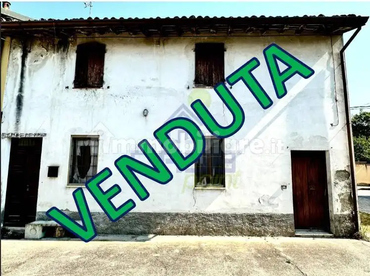 Casa indipendente in vendita a Grumello Cremonese ed Uniti