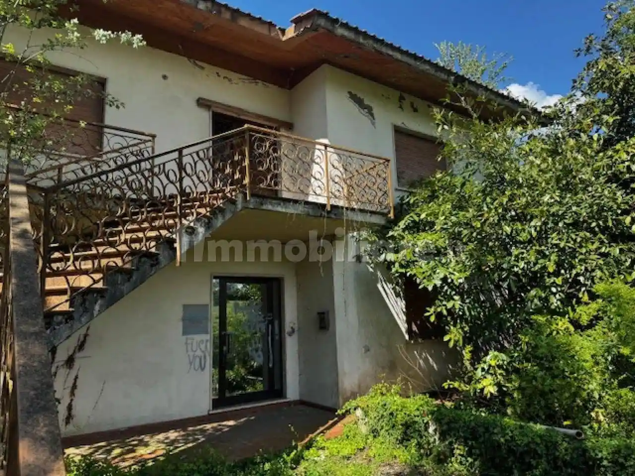 Palazzo - Edificio in vendita a Uzzano