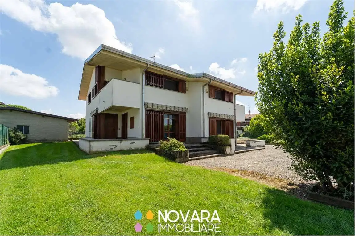 Villa in vendita a San Nazzaro Sesia