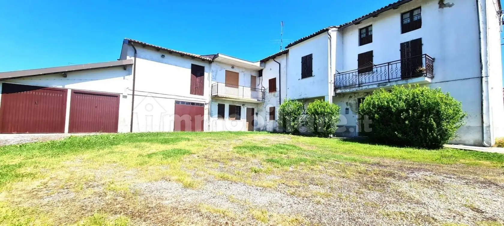 Villetta a schiera in vendita a Montecalvo Versiggia