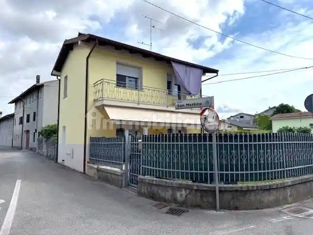 Villa in vendita a Aviano