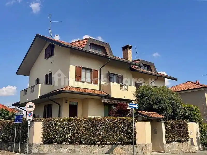 Villa in vendita a Pogliano Milanese