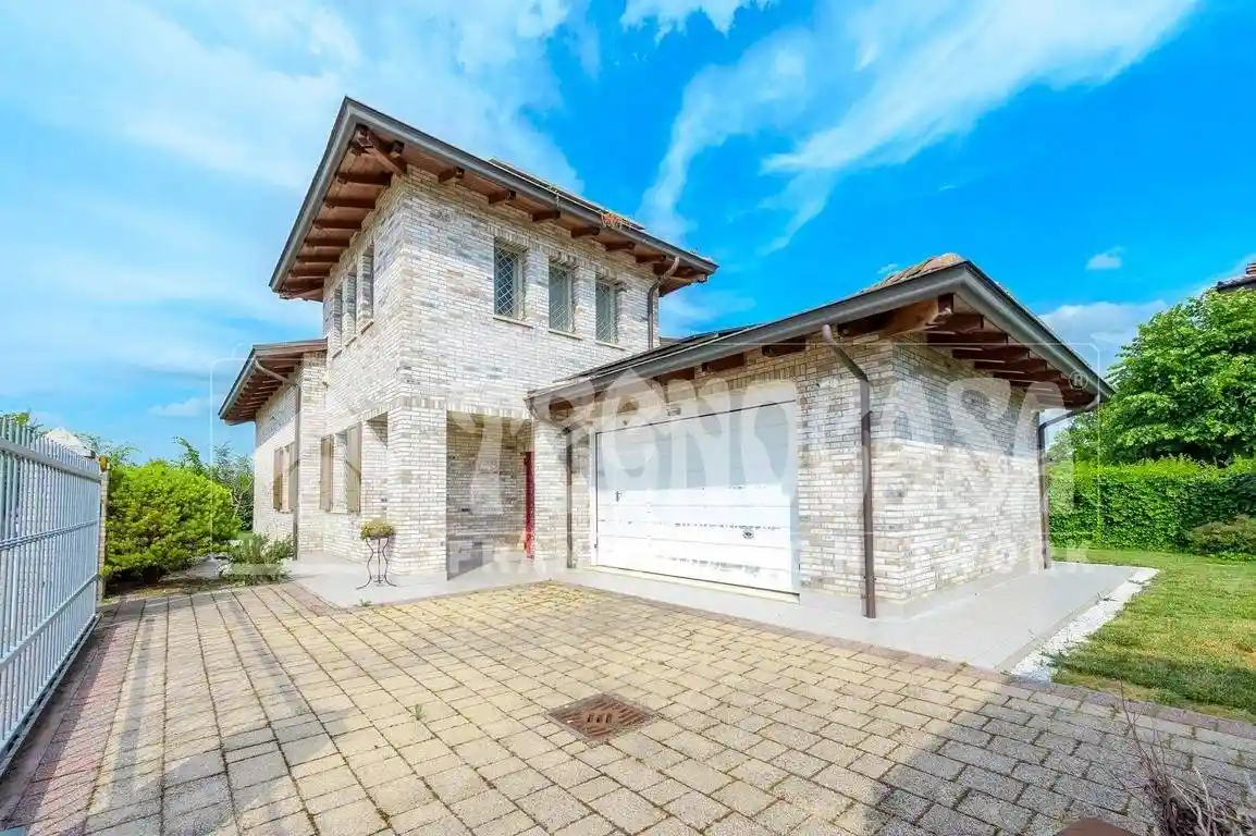 Villa in vendita a Castelfranco Emilia