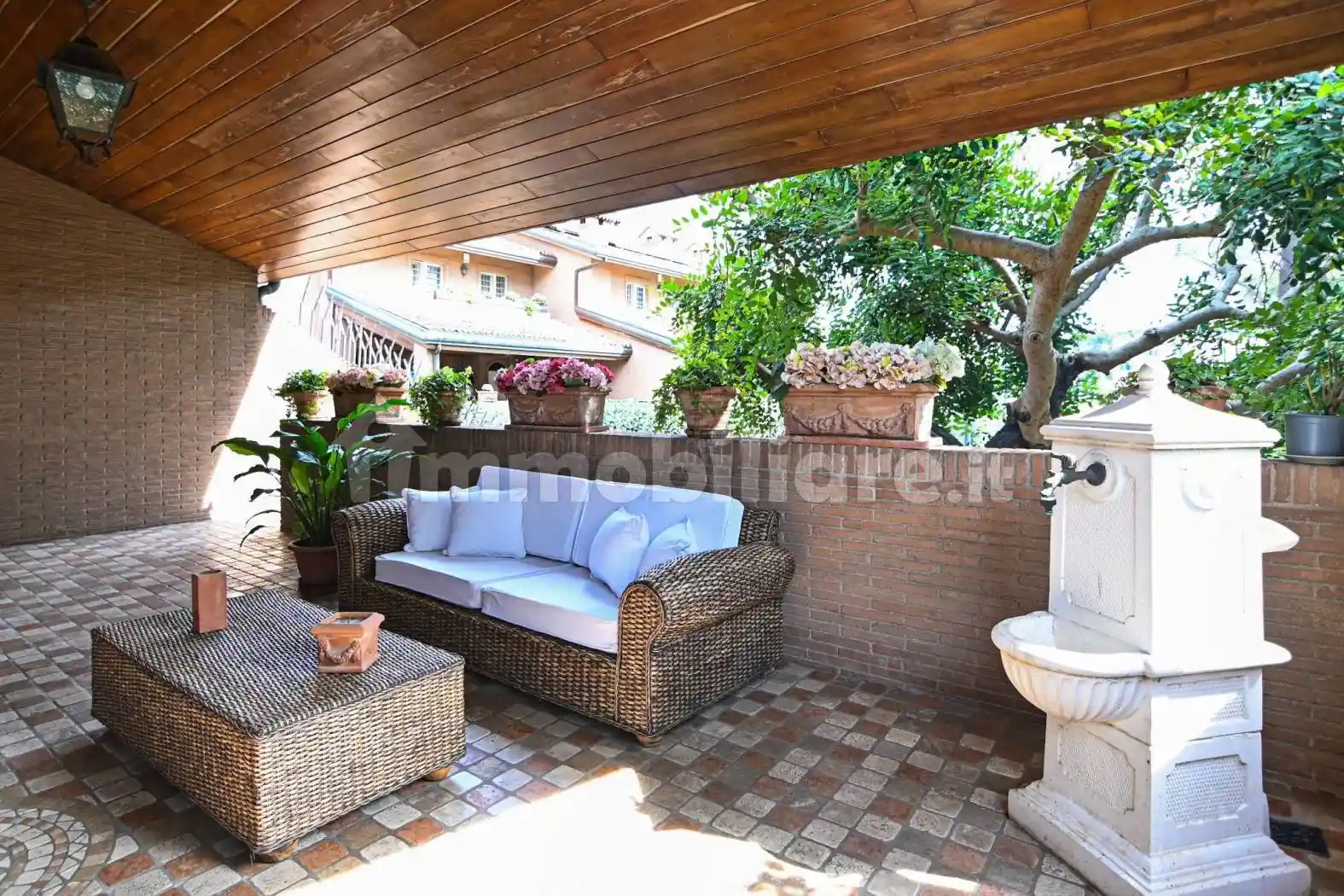 Villa plurifamiliare via Atimeto 53, Quarto Miglio, Roma - foto 3