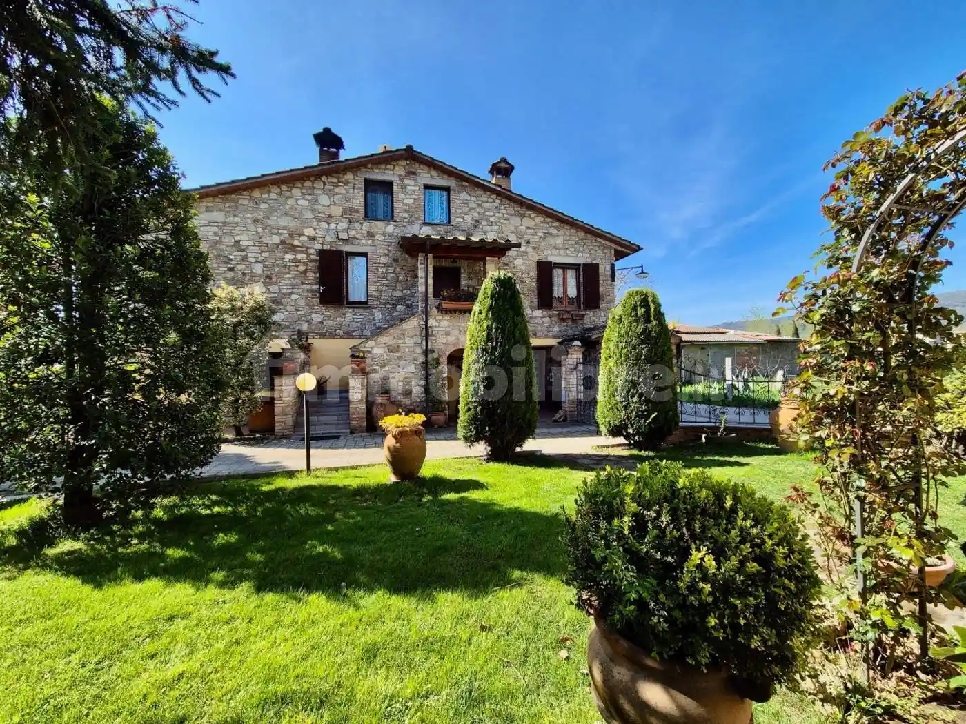 Rustico - Casale in vendita a Todi