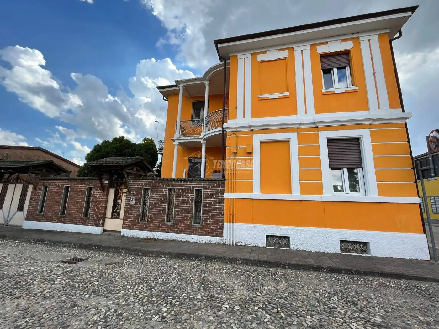 Villa in vendita a Castelnovetto