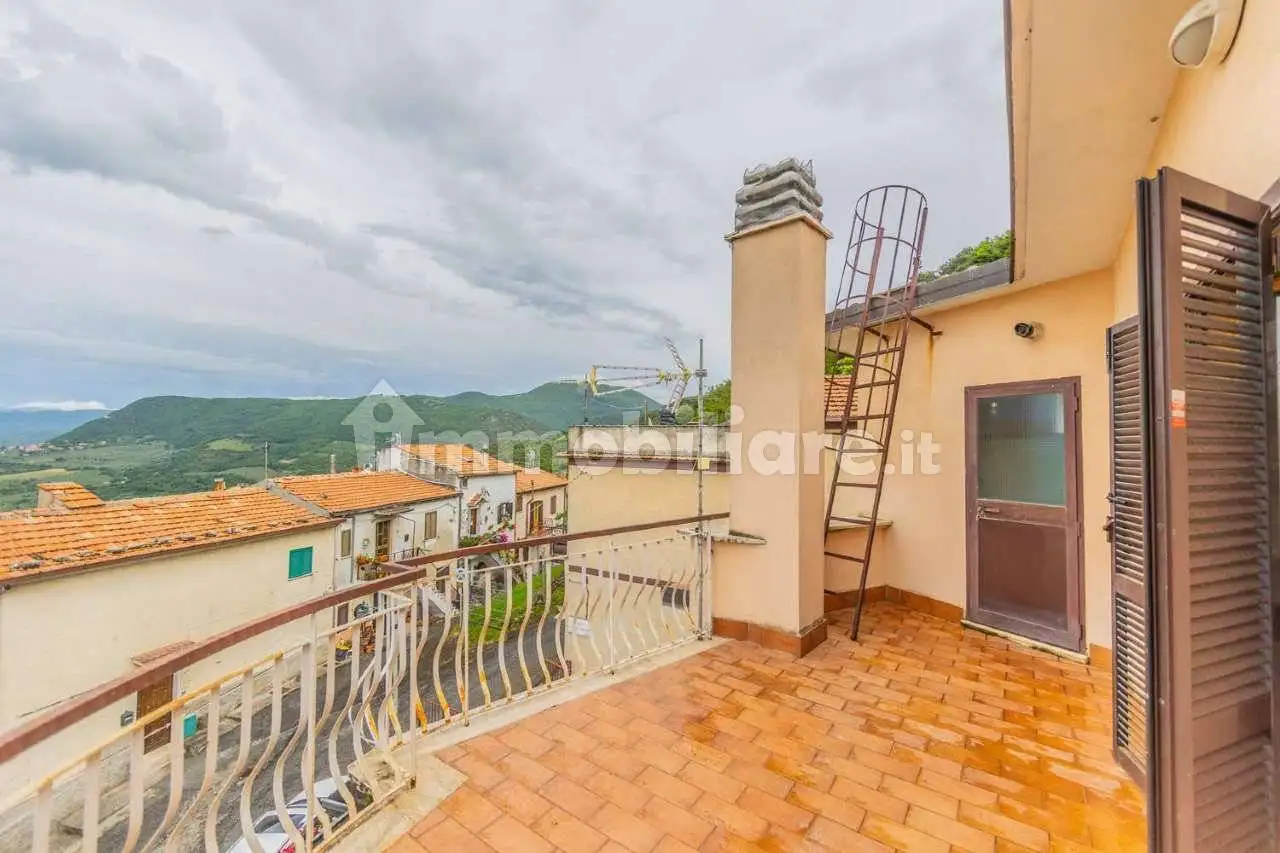 Palazzo - Edificio in vendita a Montorio Romano