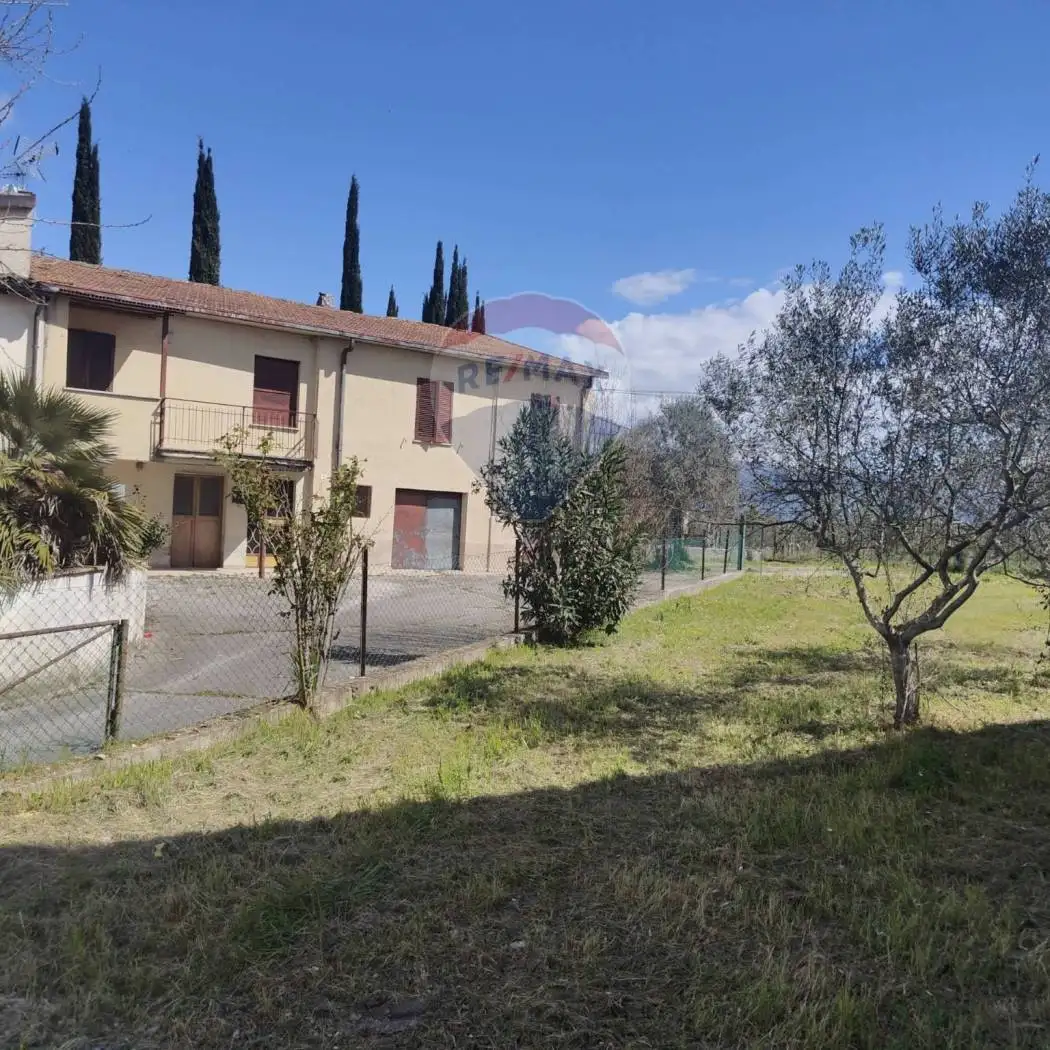 Casa indipendente in vendita a Foligno