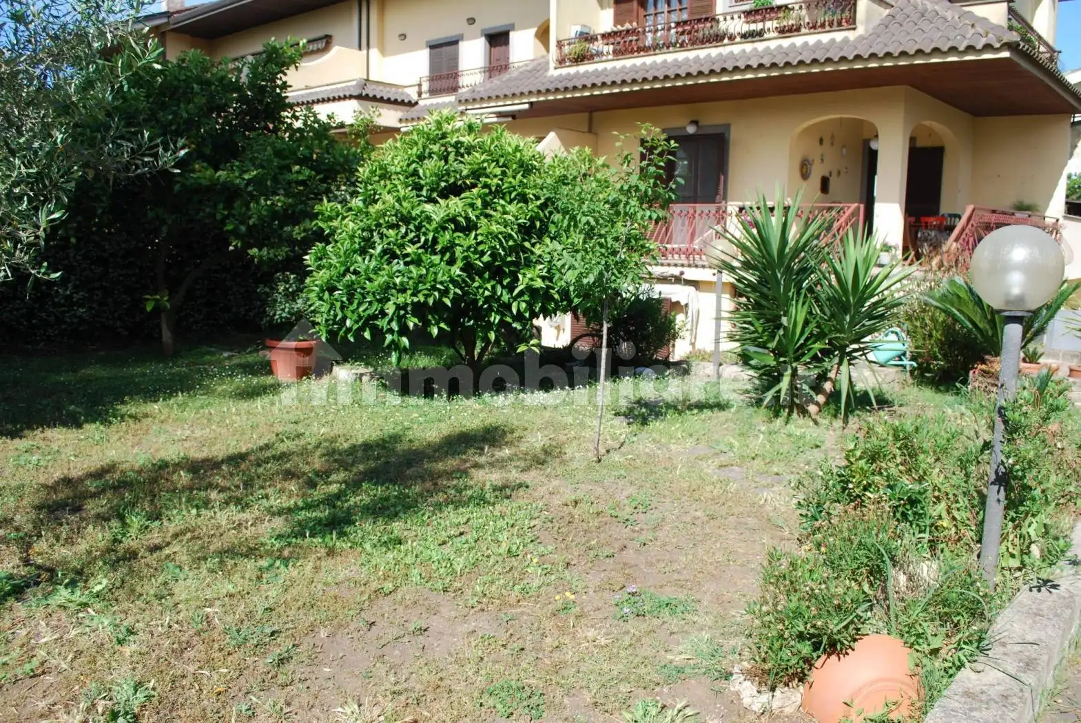 Villa plurifamiliare in vendita a Roma
