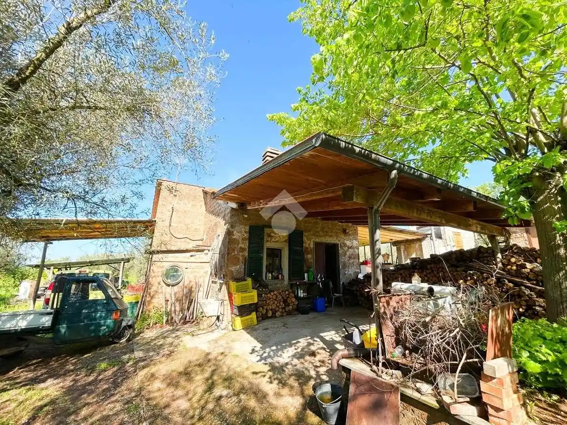 Rustico - Casale in vendita a Vetralla