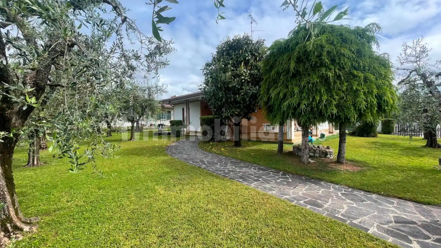 Villa in vendita a Puegnago sul Garda