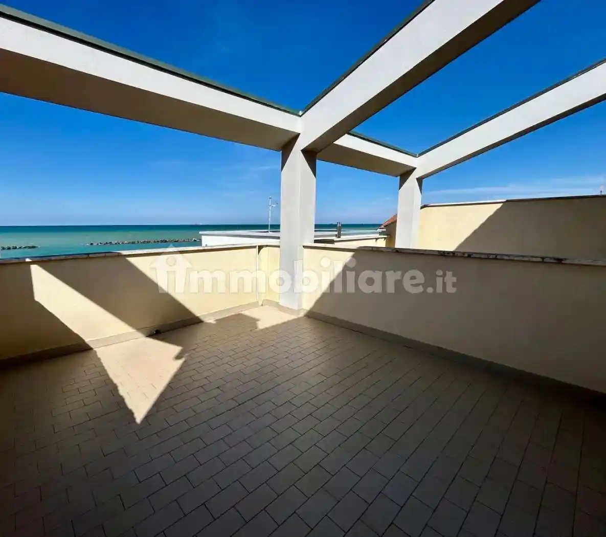 Appartamento in vendita a Falconara Marittima