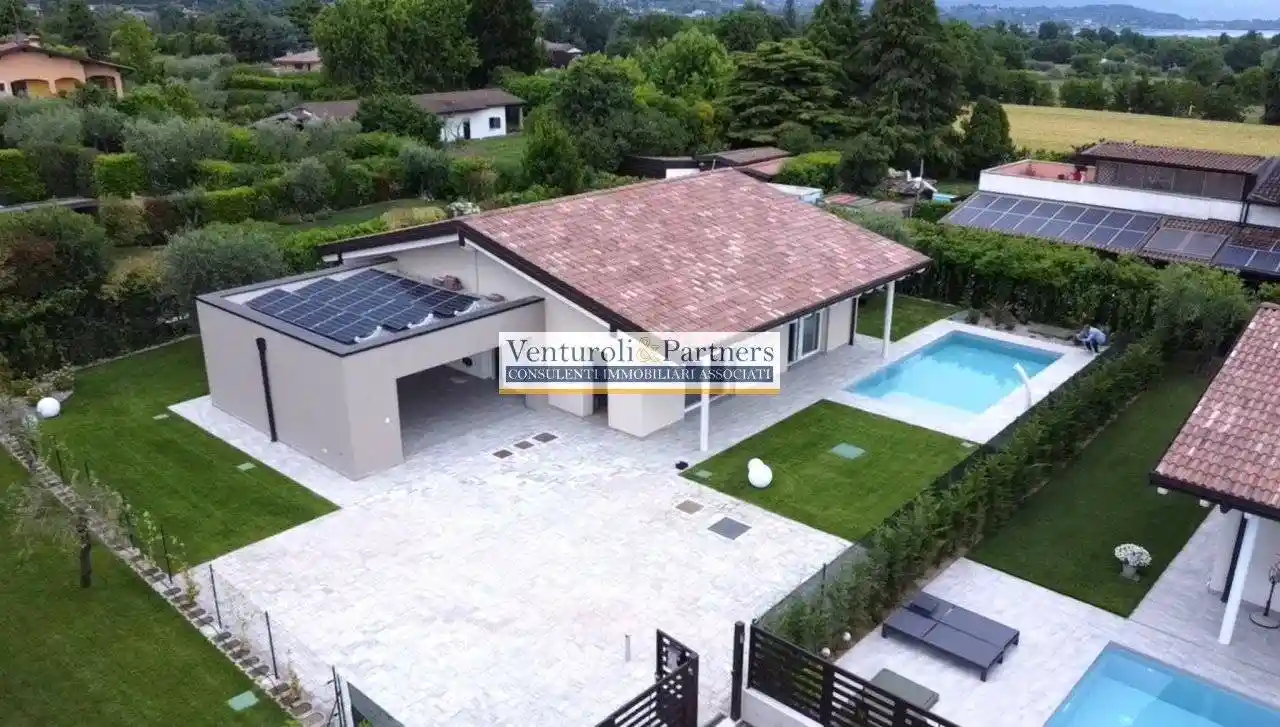 Villa in vendita a Manerba del Garda