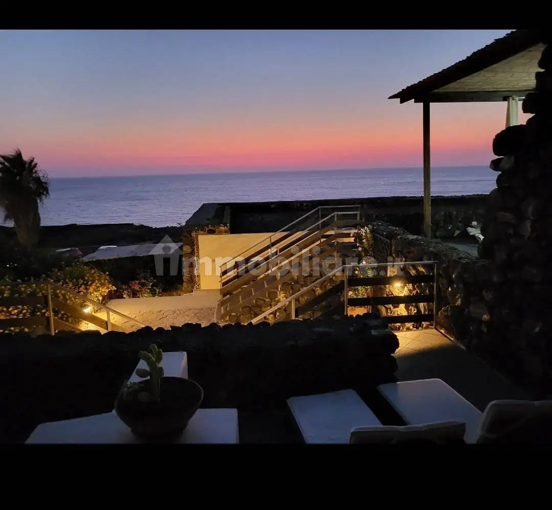 Appartamento in affitto a Pantelleria