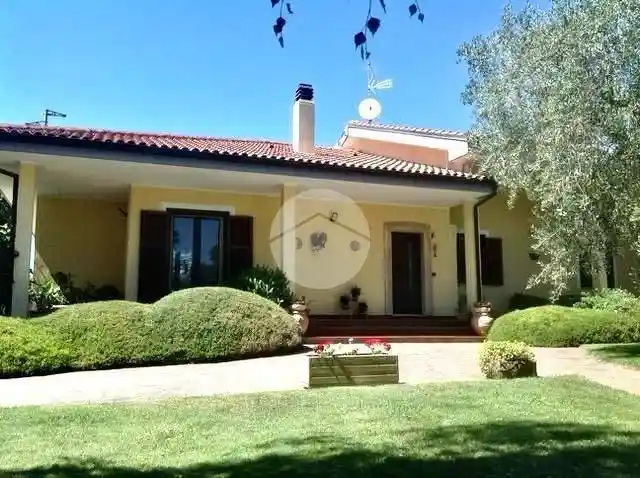 Villa in vendita a Viterbo