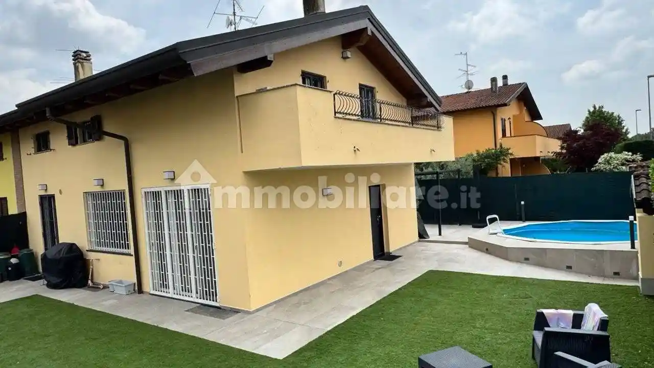 Villa in vendita a Caponago