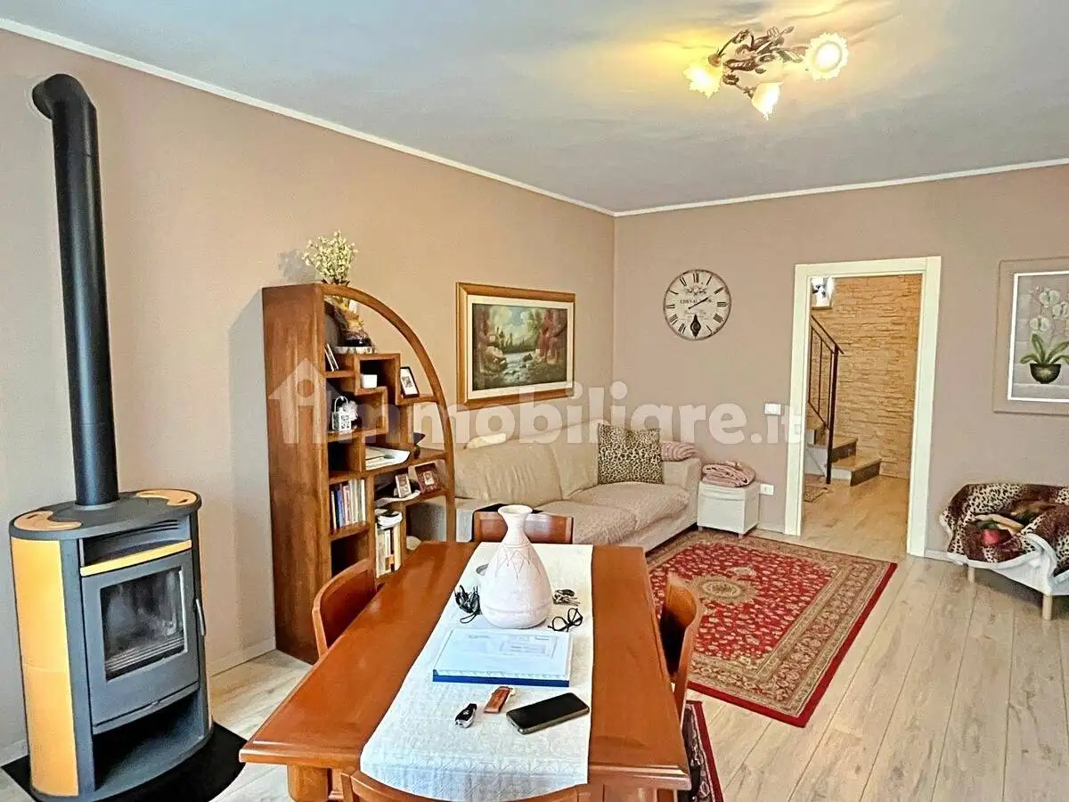 Casa indipendente in vendita a Brentino Belluno