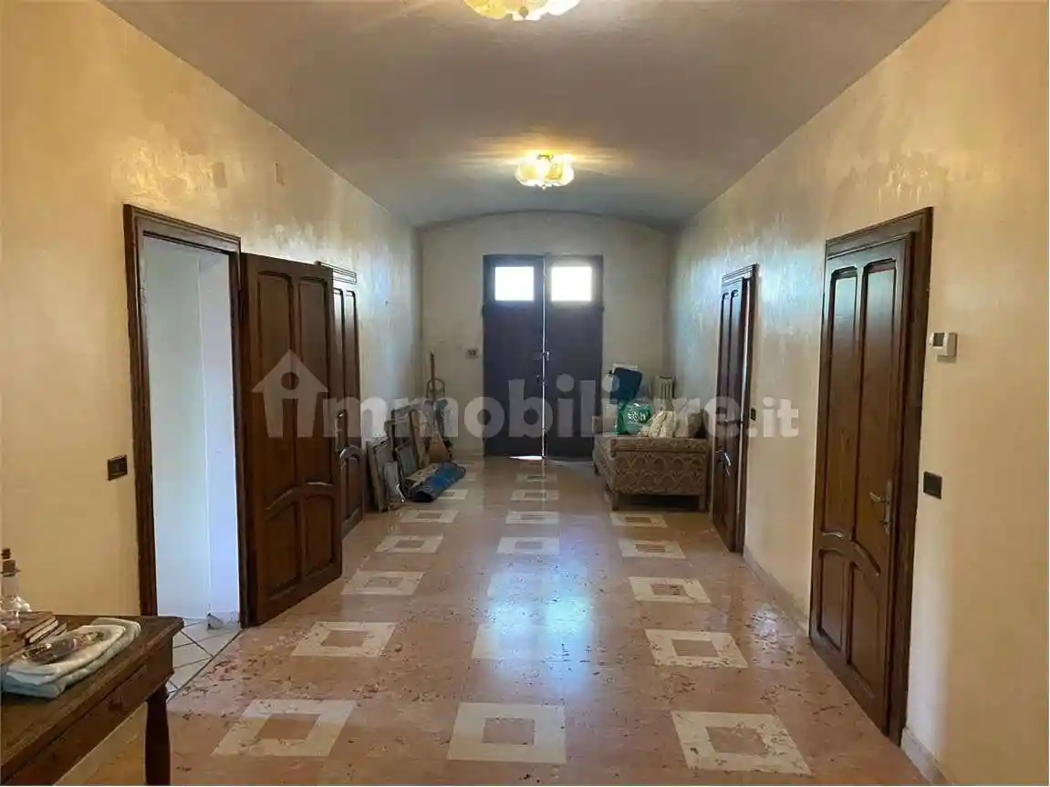 Palazzo - Edificio in vendita a Rolo