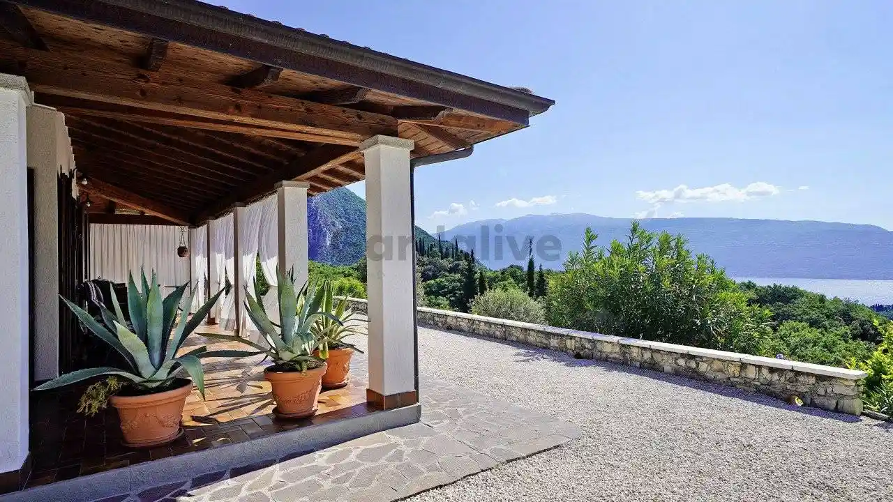 Villa in vendita a Toscolano-Maderno
