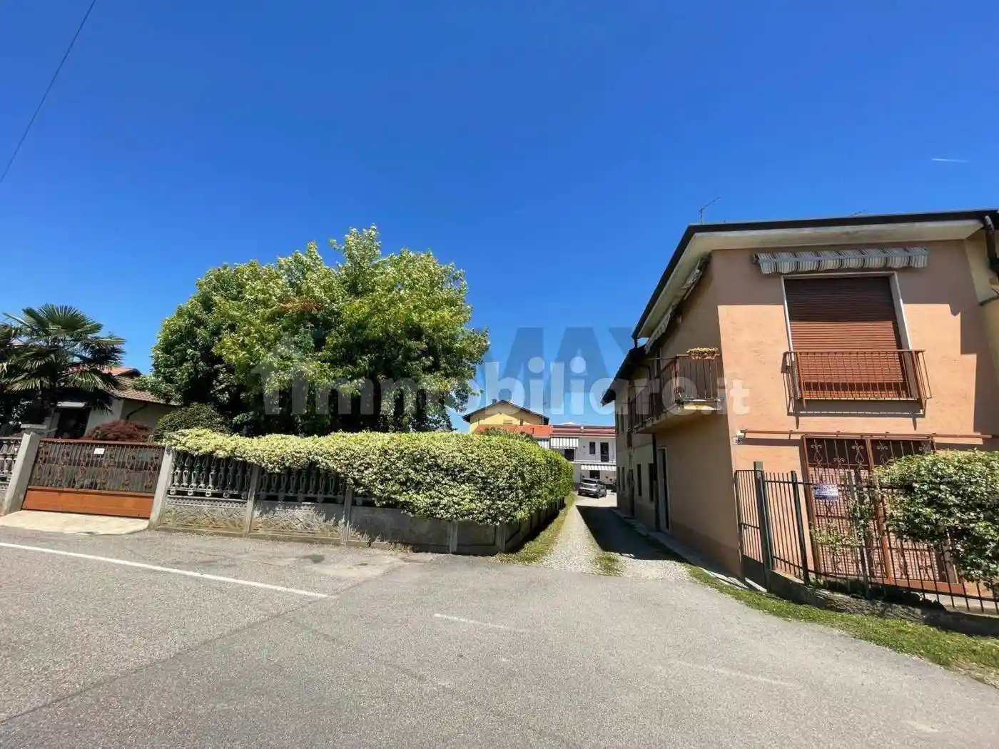 Casa indipendente in vendita a Ferno