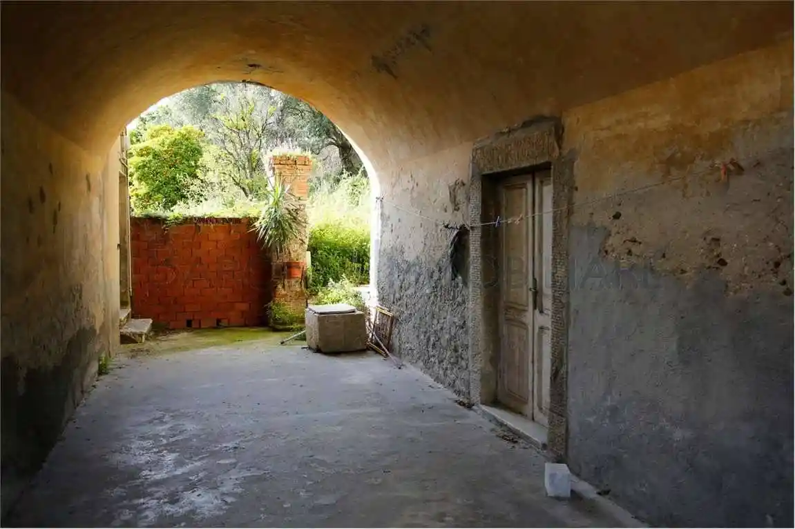 Palazzo - Edificio in vendita a Carrara