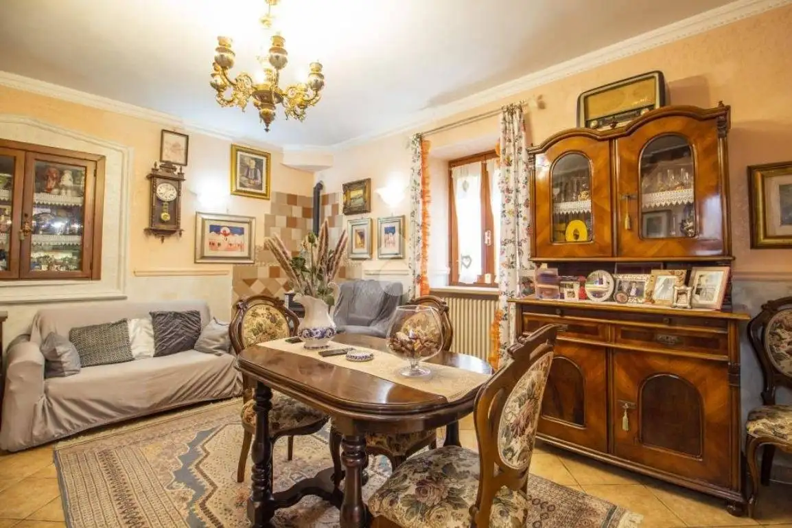 Casa indipendente in vendita a Castel Sant'Angelo