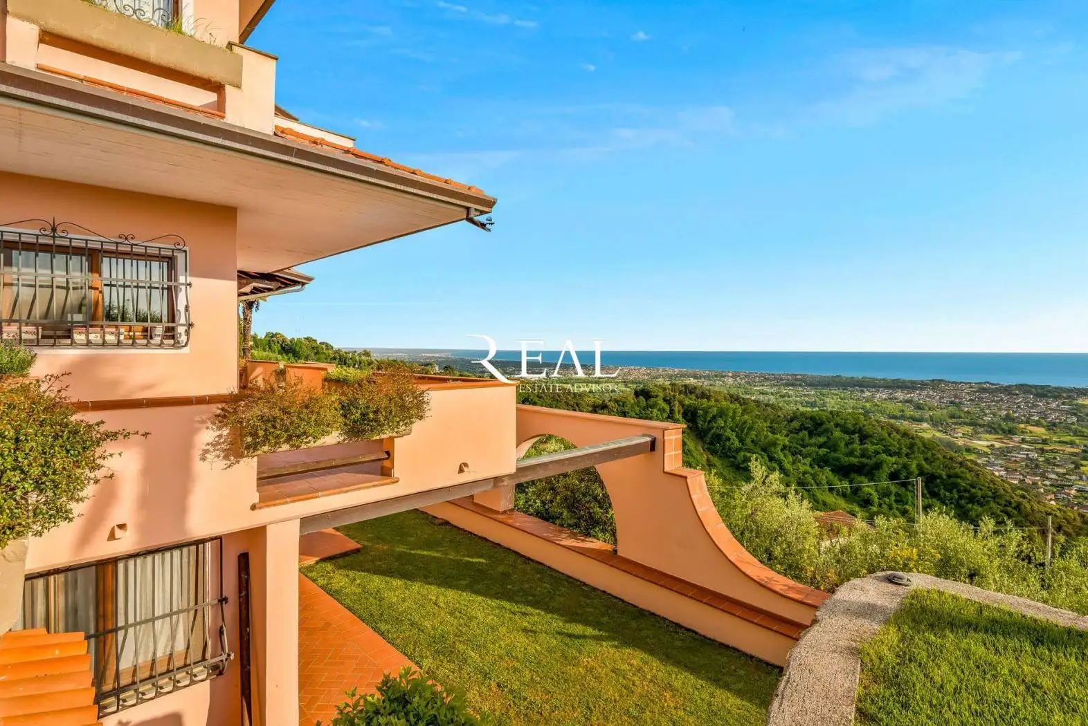 Villa in vendita a Montignoso