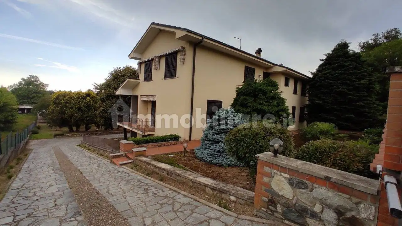 Villa in vendita a Briona