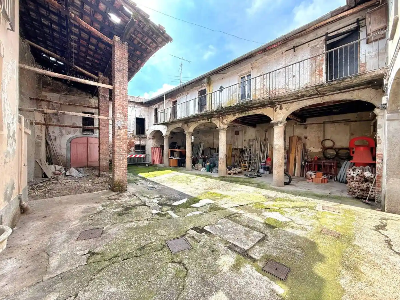 Palazzo - Edificio in vendita a Parabiago