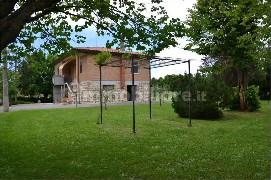 Casa indipendente in vendita a Lucignano