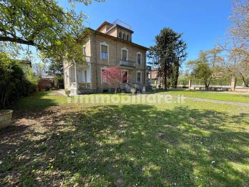 Villa in vendita a Castelnuovo Belbo