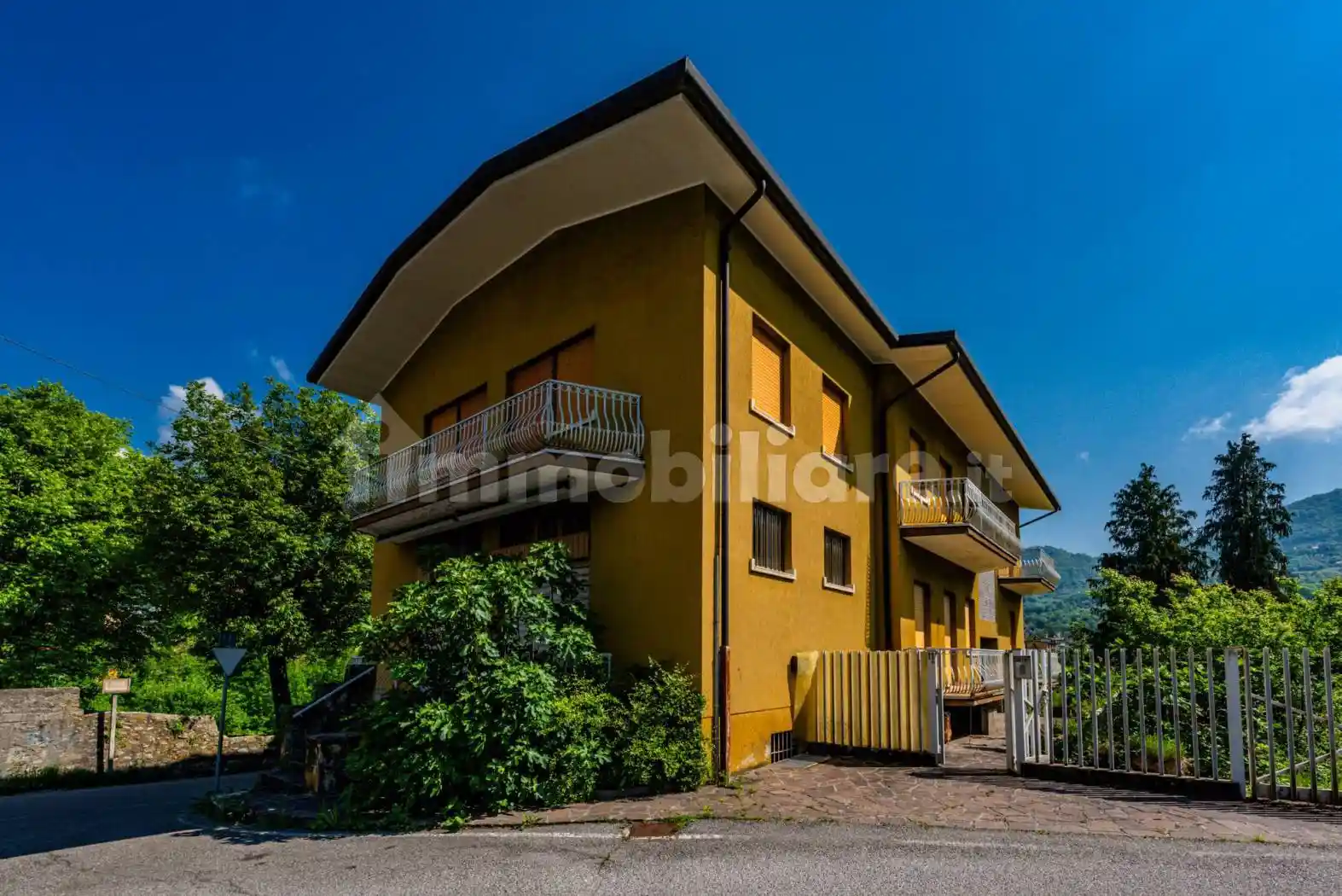 Palazzo - Edificio in vendita a Albino
