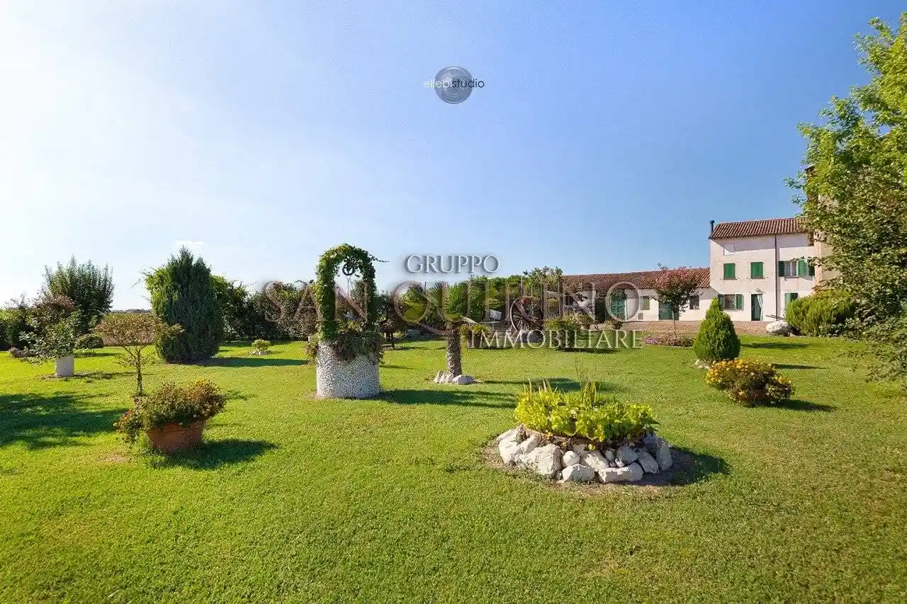 Villa in vendita a Guastalla