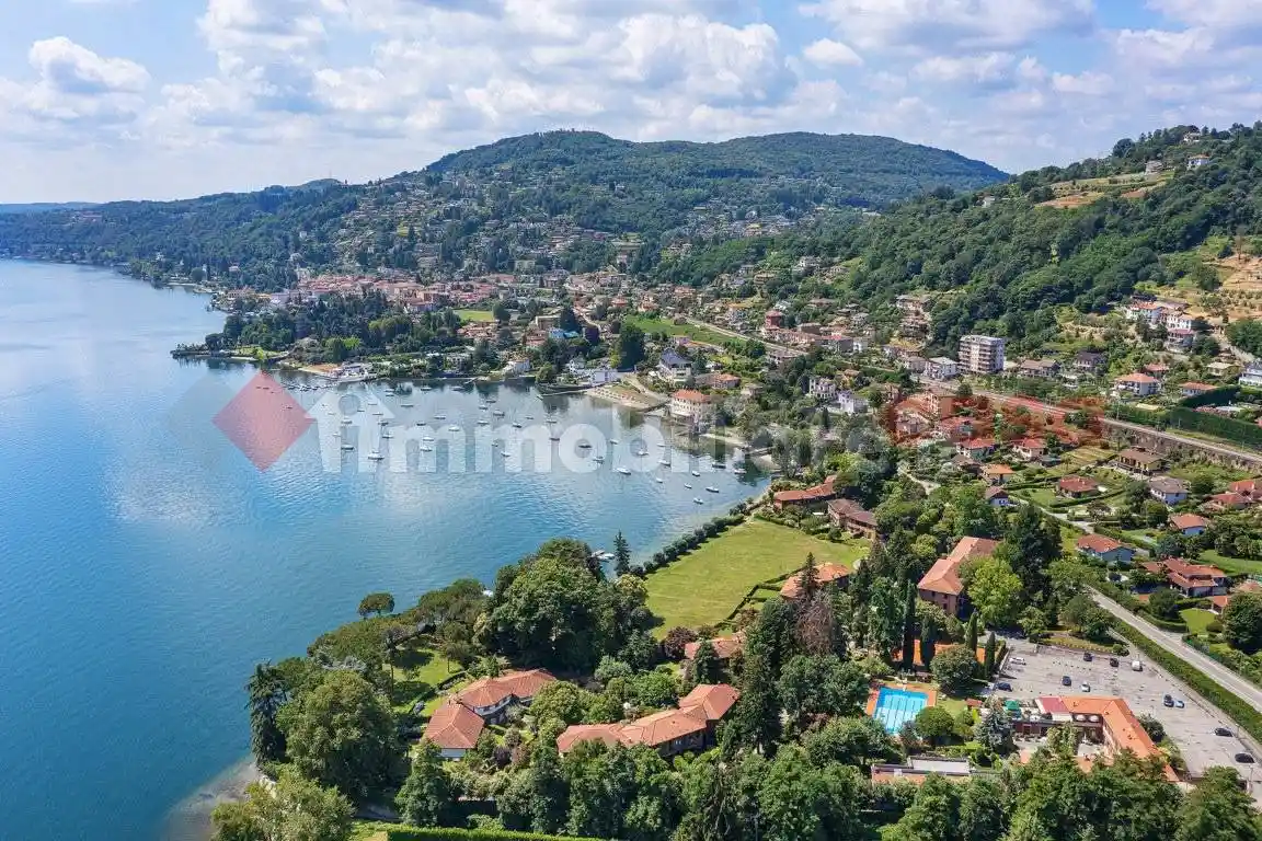 Villa in vendita a Meina